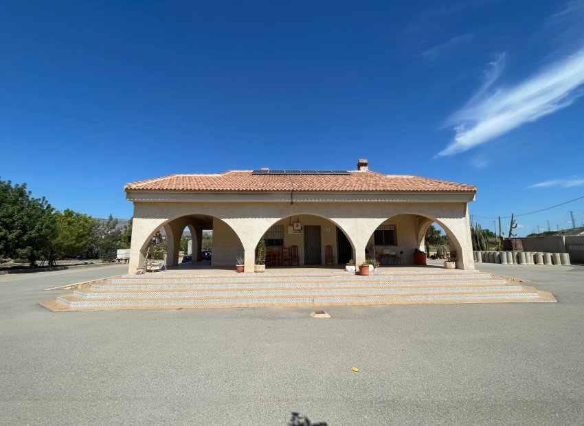 Resale - Villa * - Crevillente *