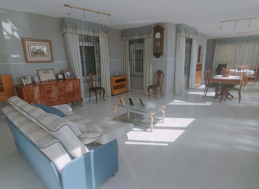 Resale - Villa * - Crevillente *