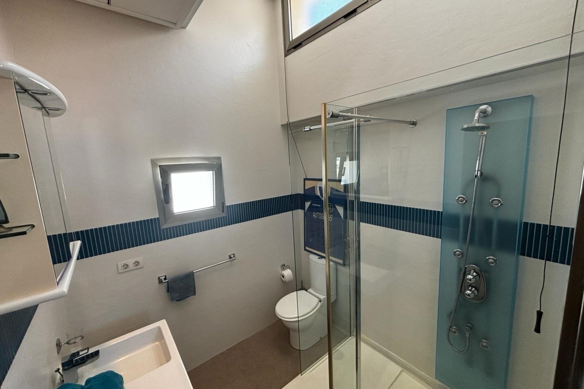 Resale - Villa Detached - Cox *