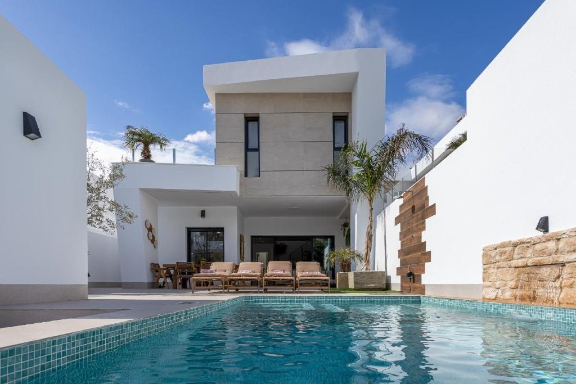 Resale - Villa * - Dolores *