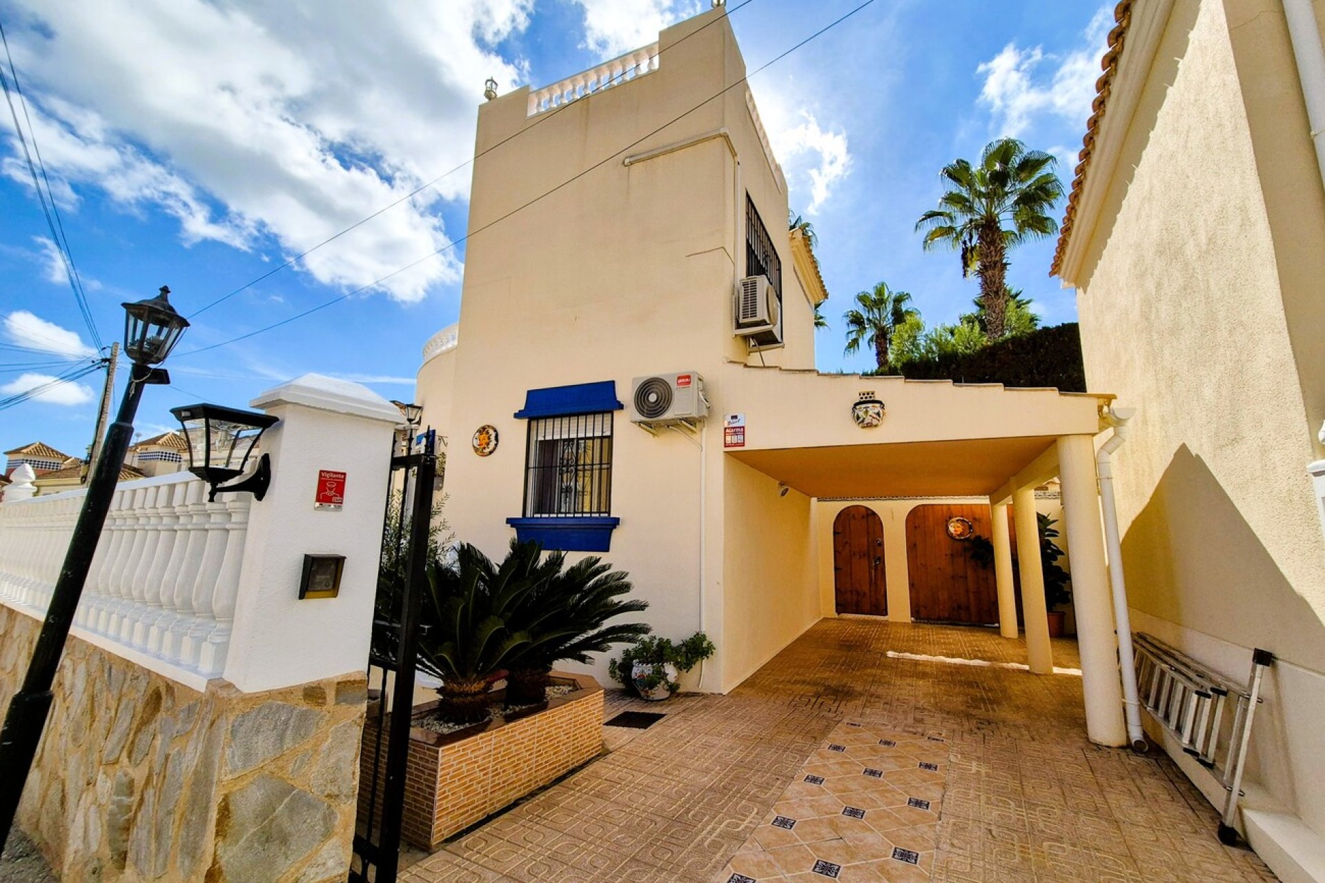 Resale - Villa * - El Galan * - El Galán *