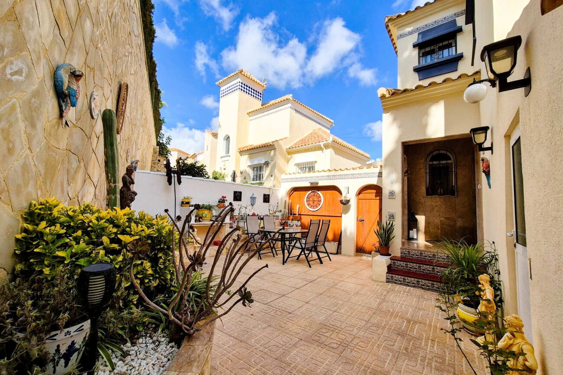 Resale - Villa * - El Galan * - El Galán *
