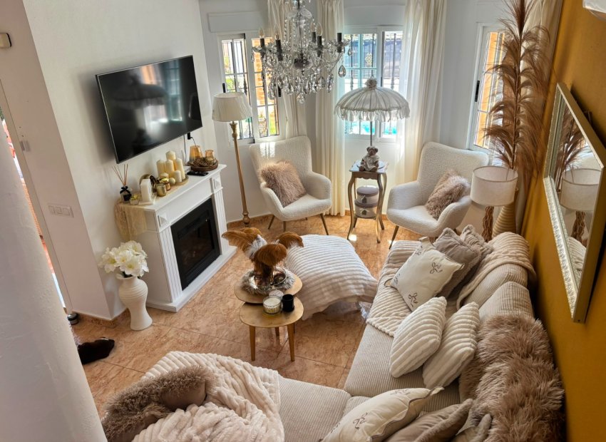 Resale - Villa * - El Raso * - Guardamar del Segura *
