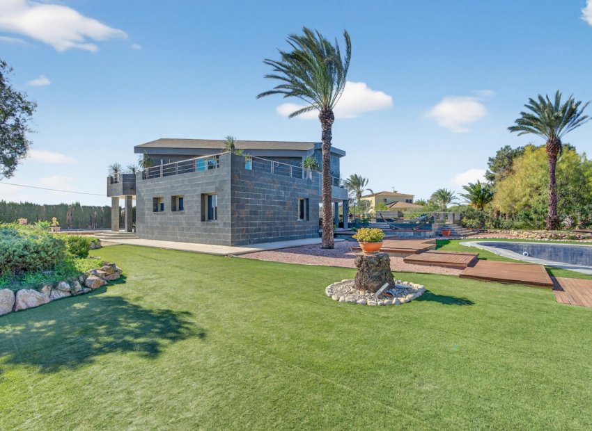 Resale - Villa * - Elche