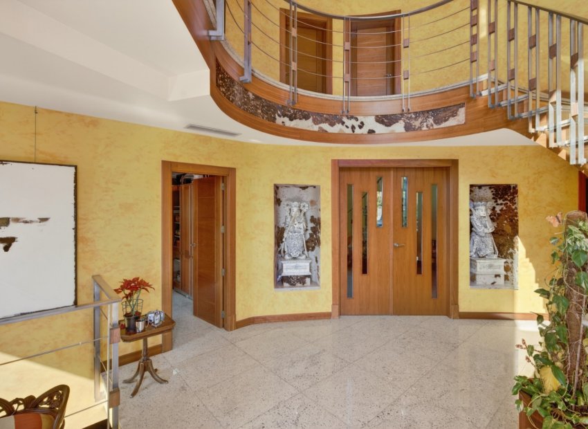 Resale - Villa * - Elche