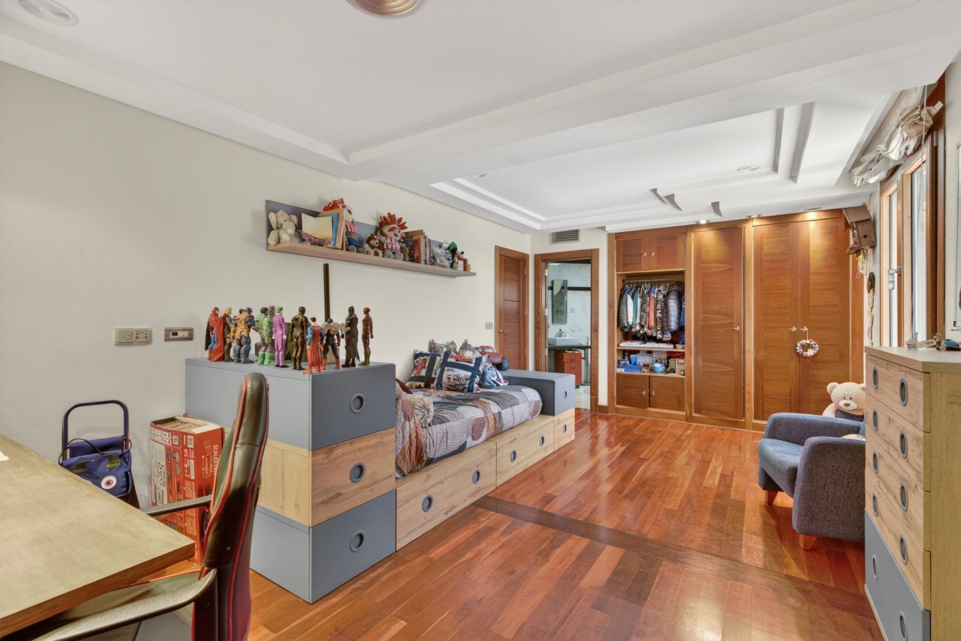 Resale - Villa * - Elche