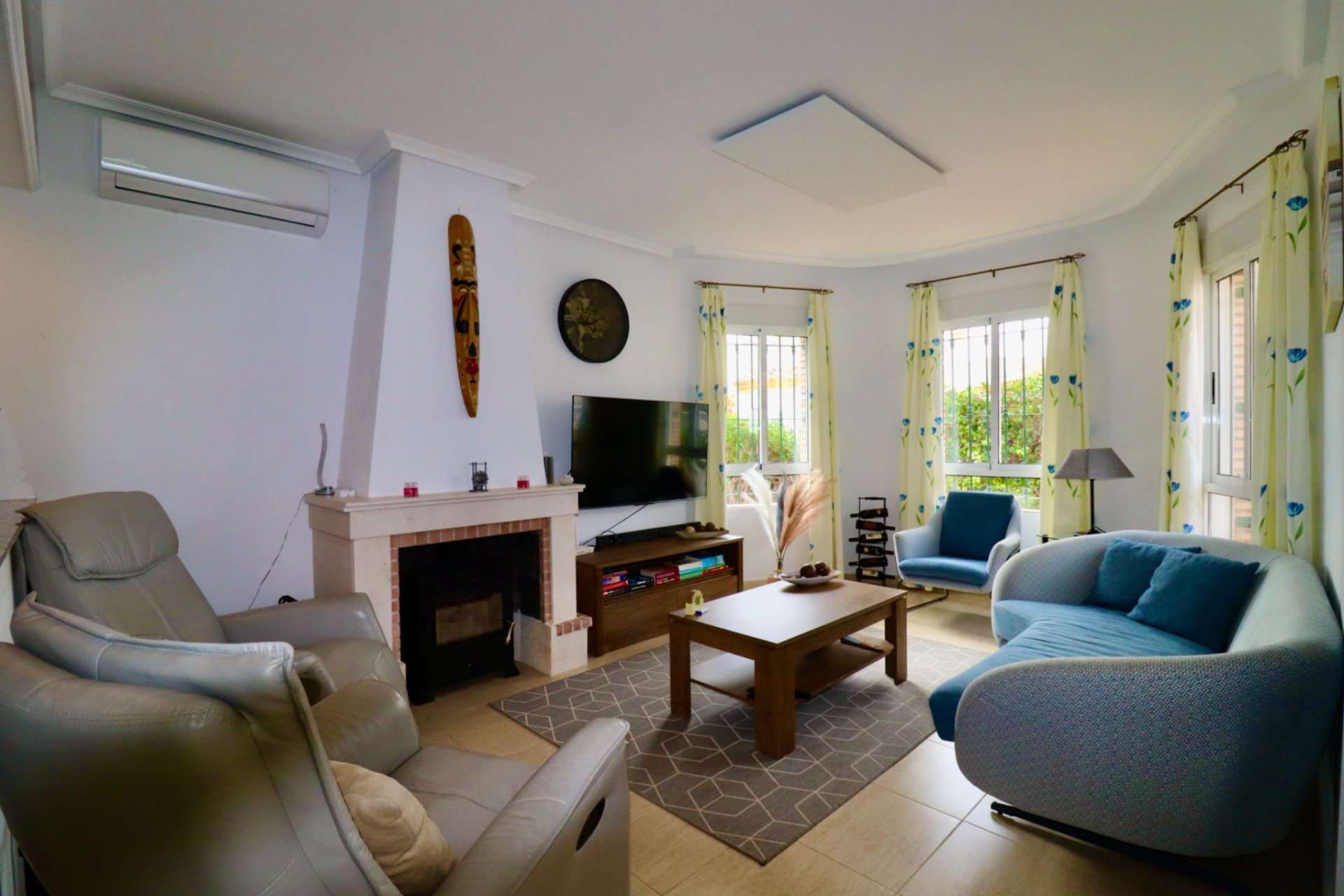 Resale - Villa * - Guardamar del Segura - El Raso *