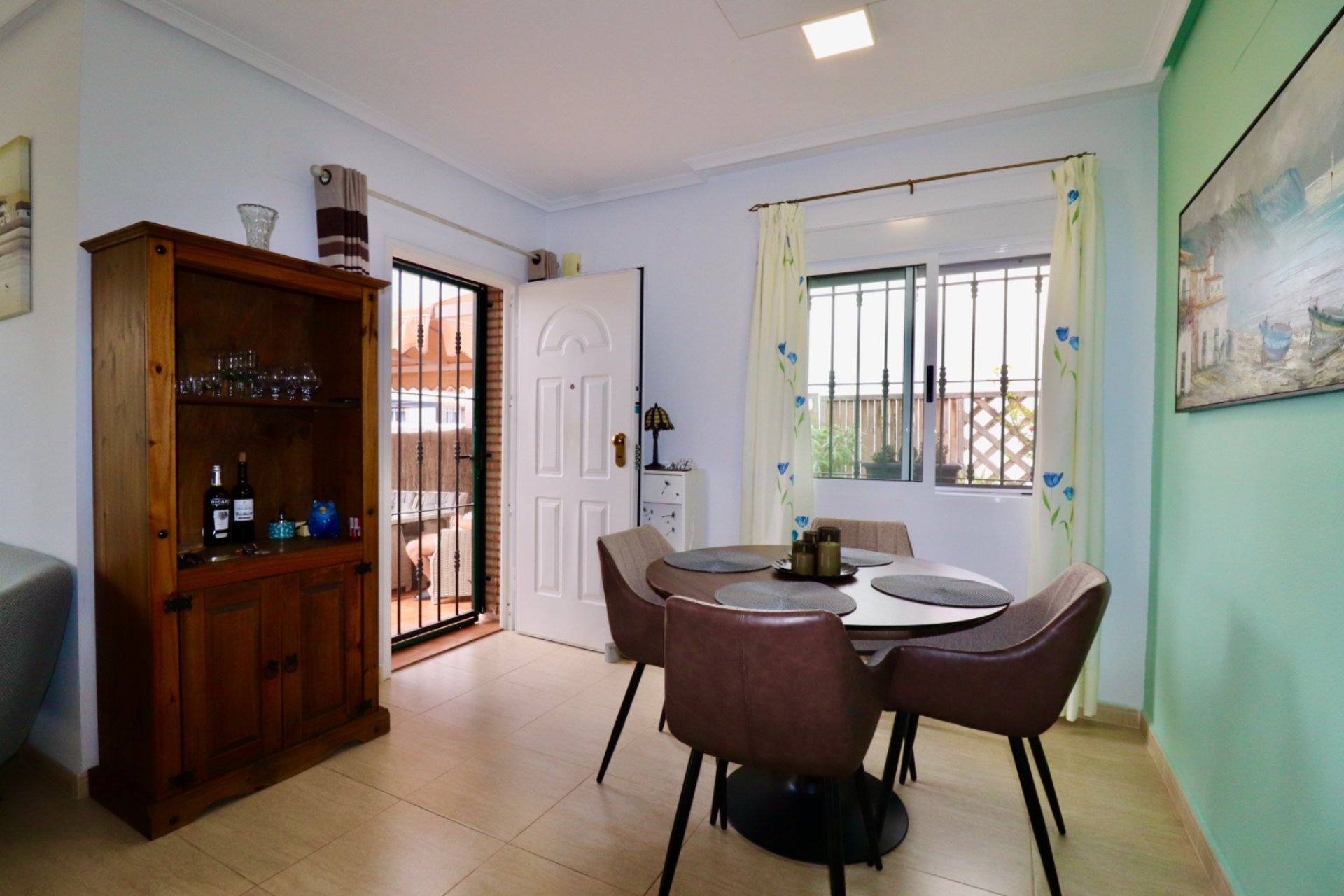 Resale - Villa * - Guardamar del Segura - El Raso *