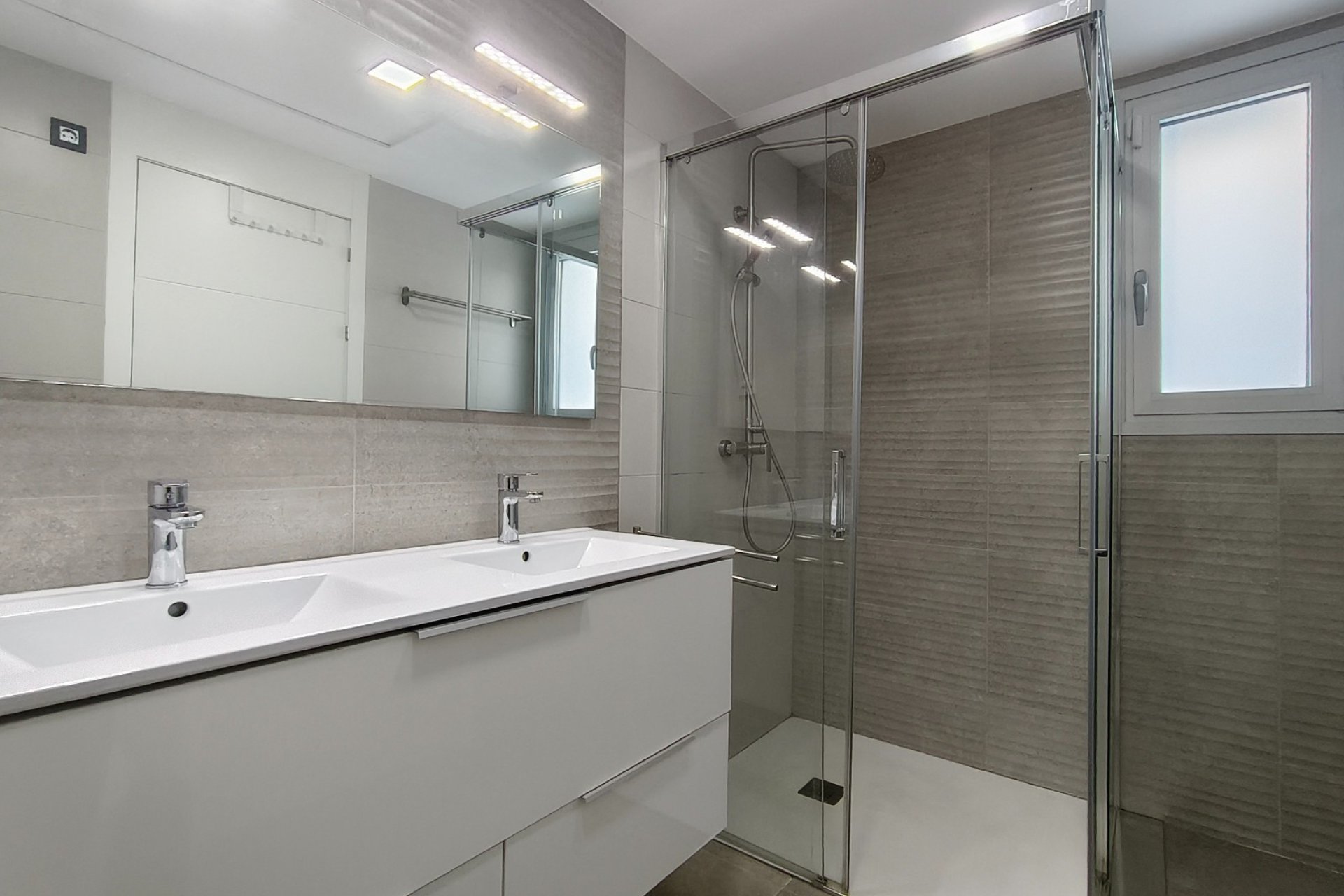 Resale - Villa * - Guardamar del Segura * - El Raso *