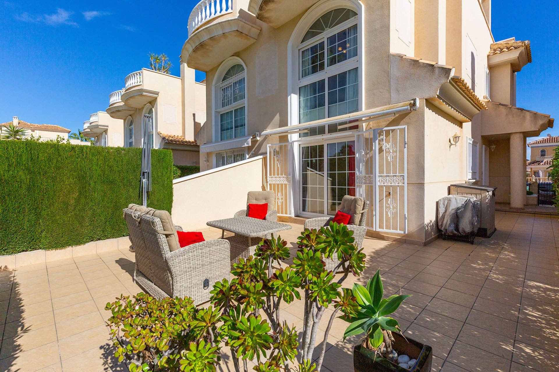 Resale - Villa * - Guardamar del Segura * - El Raso *