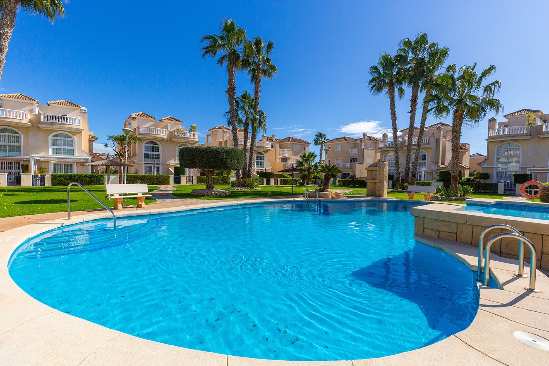 Resale - Villa * - Guardamar del Segura * - El Raso *