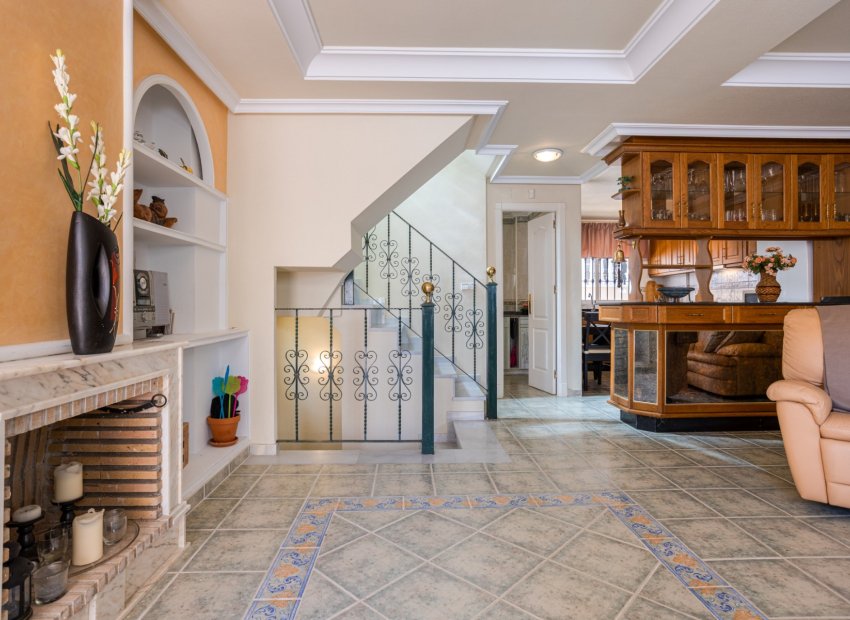 Resale - Villa * - Guardamar del Segura *