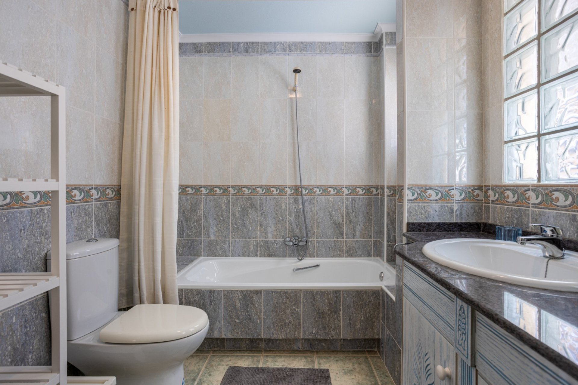 Resale - Villa * - Guardamar del Segura *