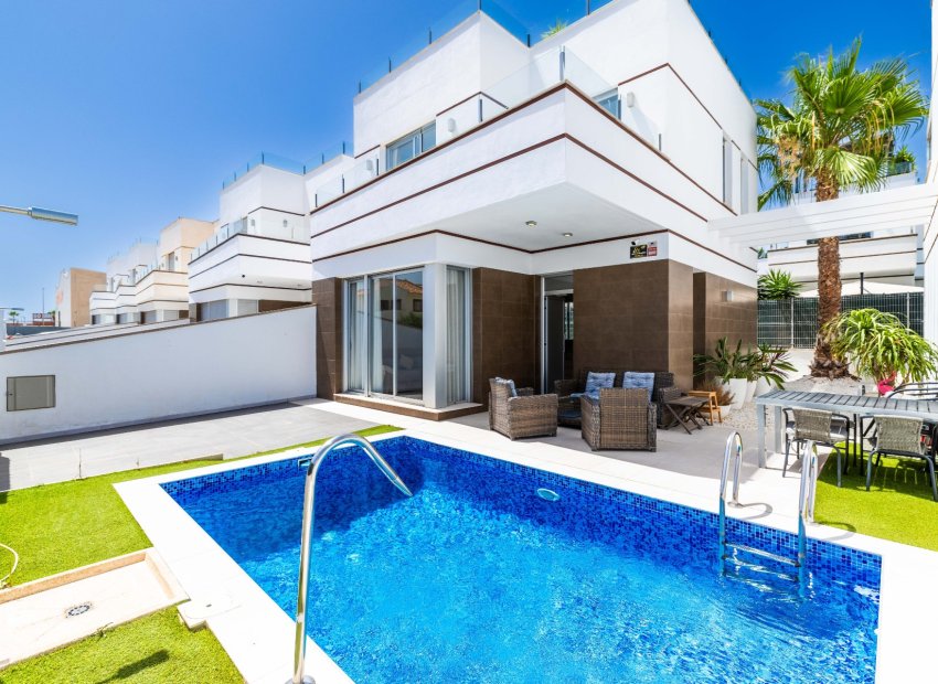 Resale - Villa / House - Ciudad Quesada *