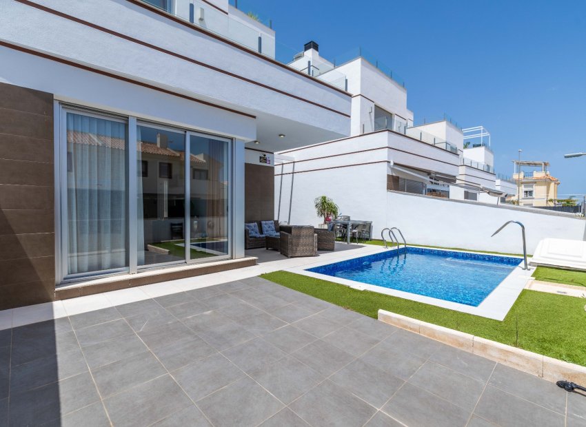 Resale - Villa / House - Ciudad Quesada *