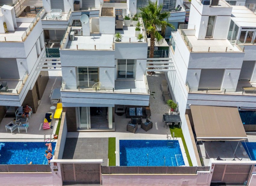 Resale - Villa / House - Ciudad Quesada *