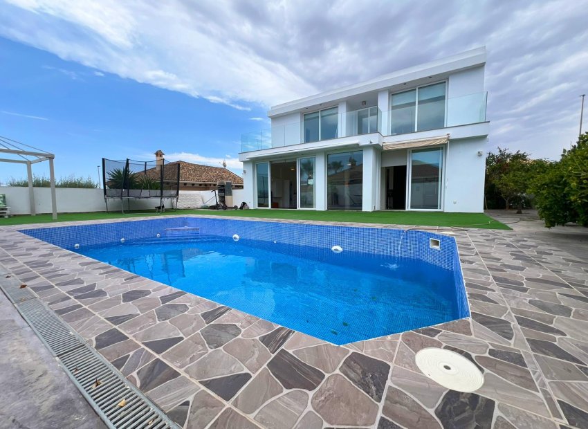 Resale - Villa - La Marina