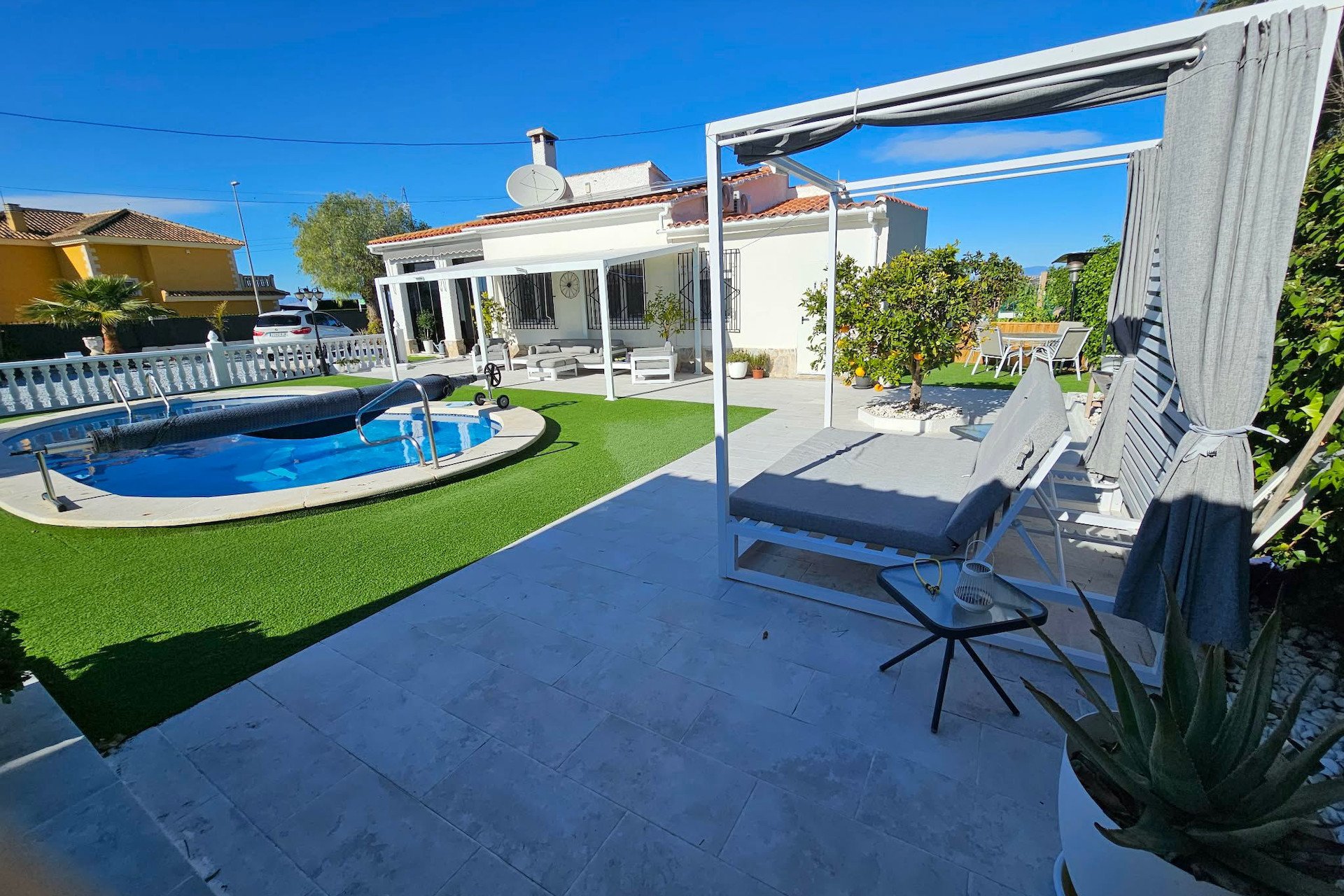 Resale - Villa * - La Marina *