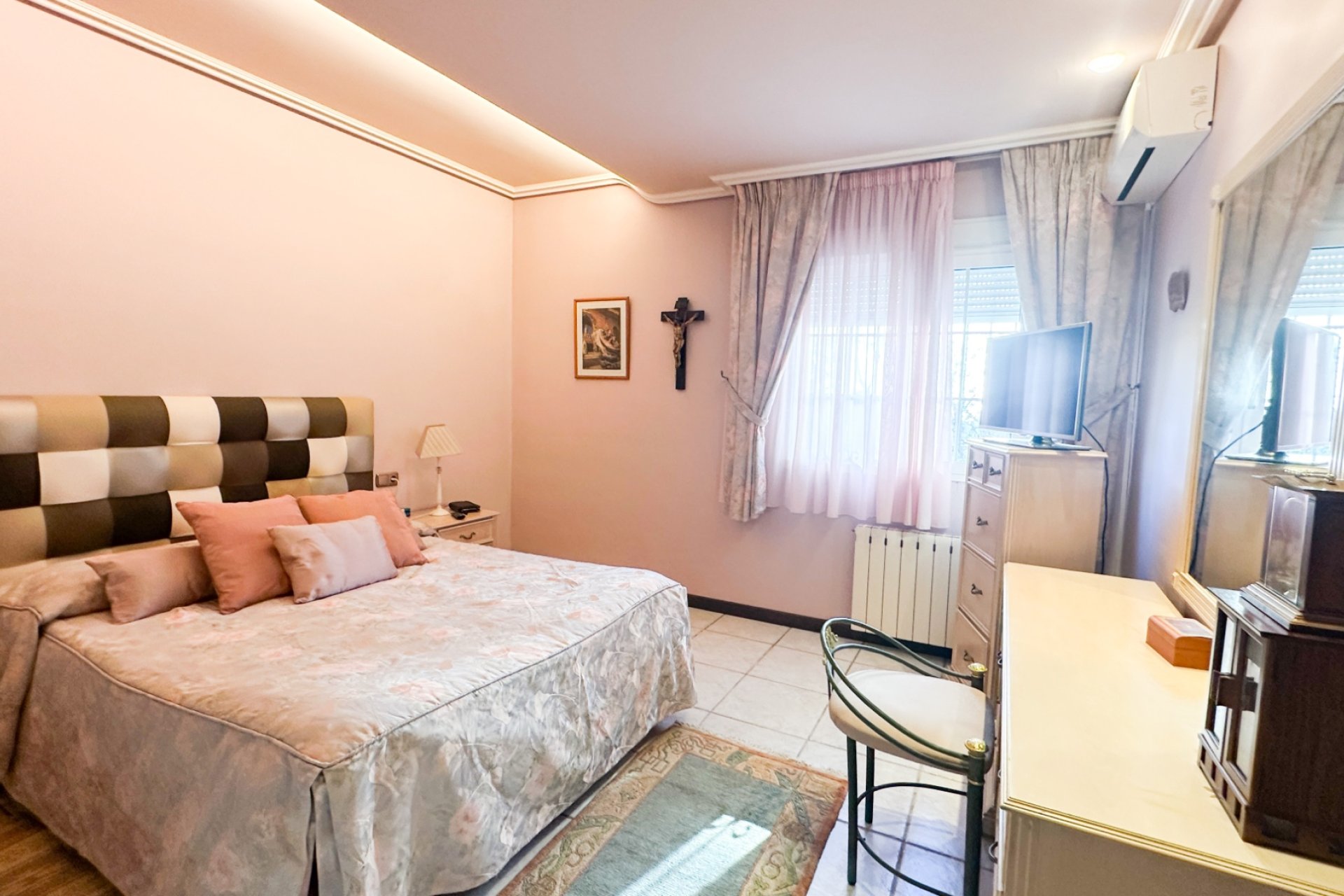 Resale - Villa * - La Mata *
