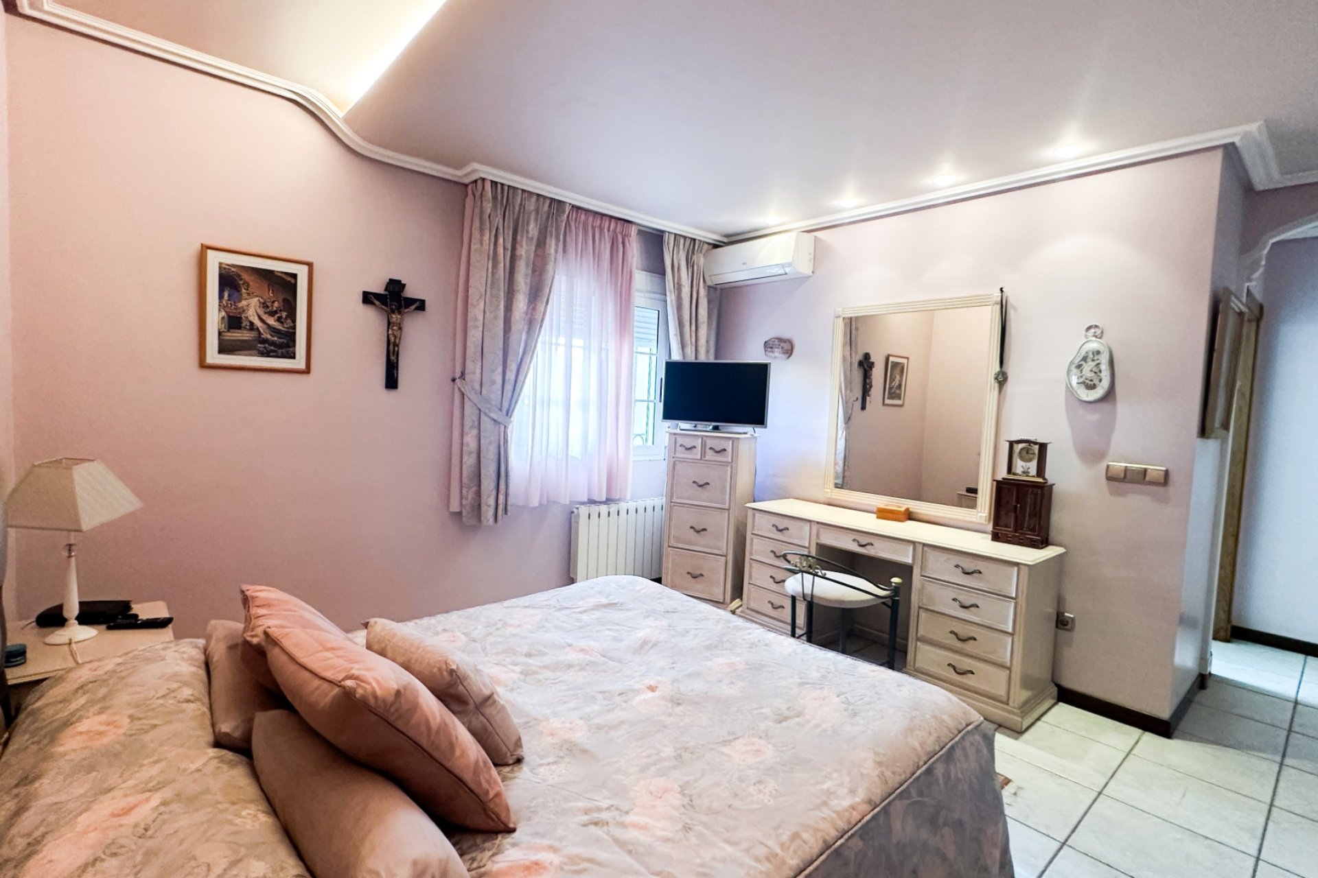 Resale - Villa * - La Mata *