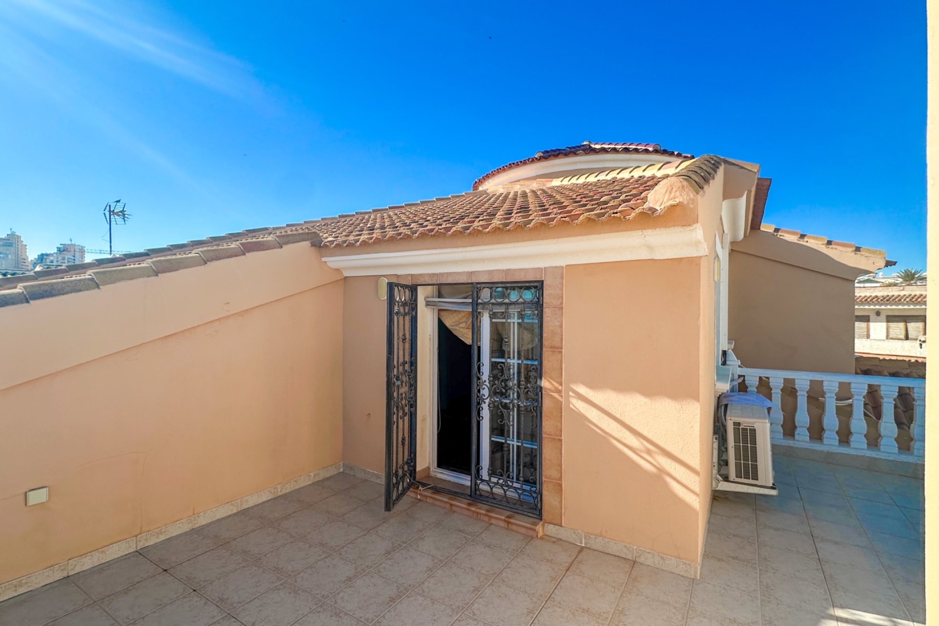 Resale - Villa * - La Mata *