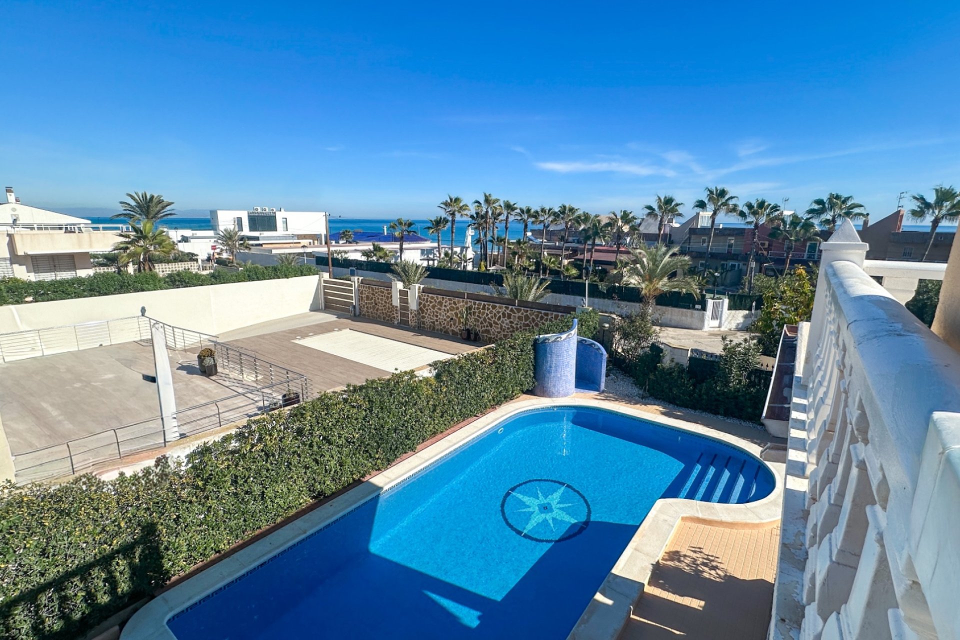 Resale - Villa * - La Mata *