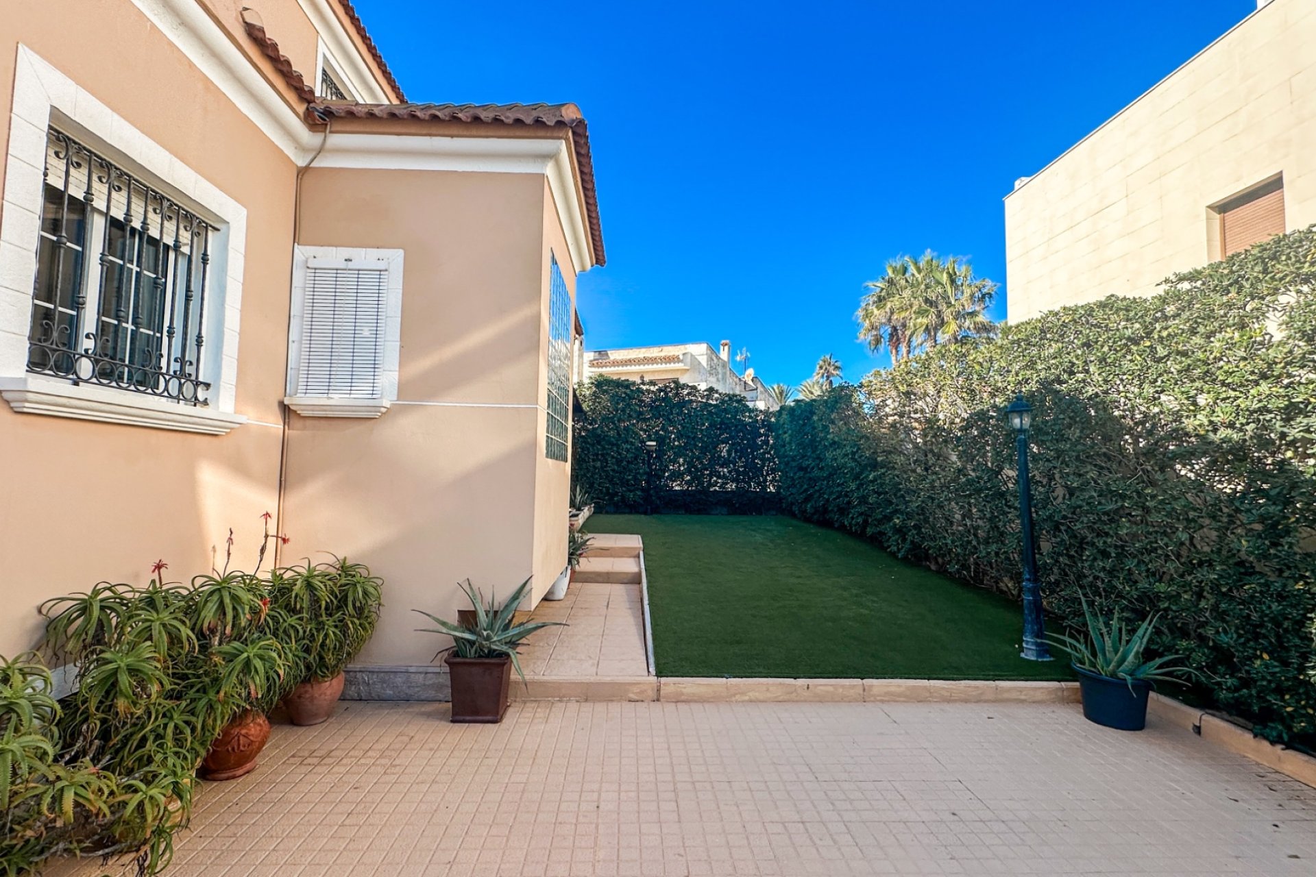 Resale - Villa * - La Mata *