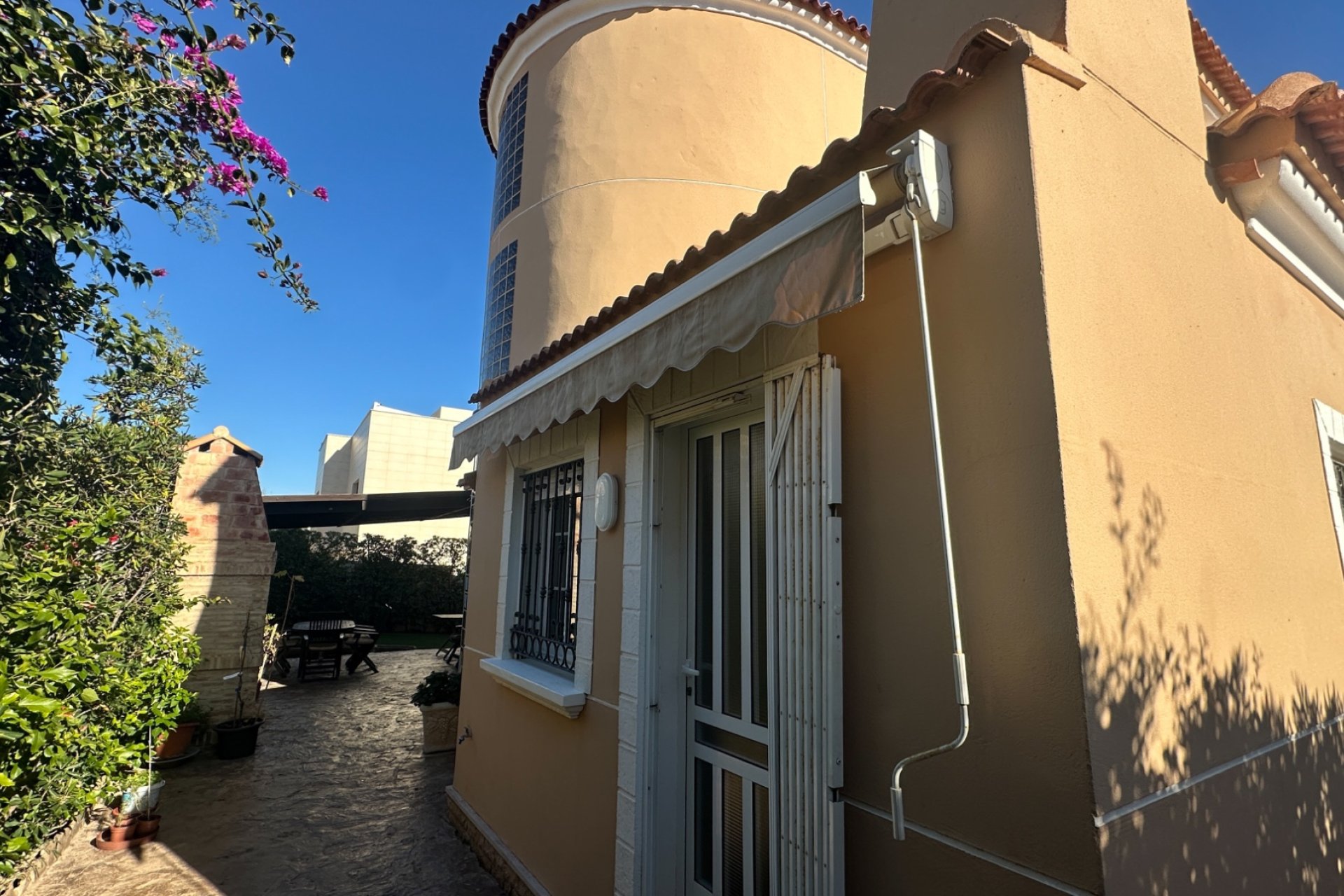 Resale - Villa * - La Mata *