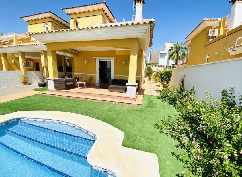 Resale - Villa - La Zenia