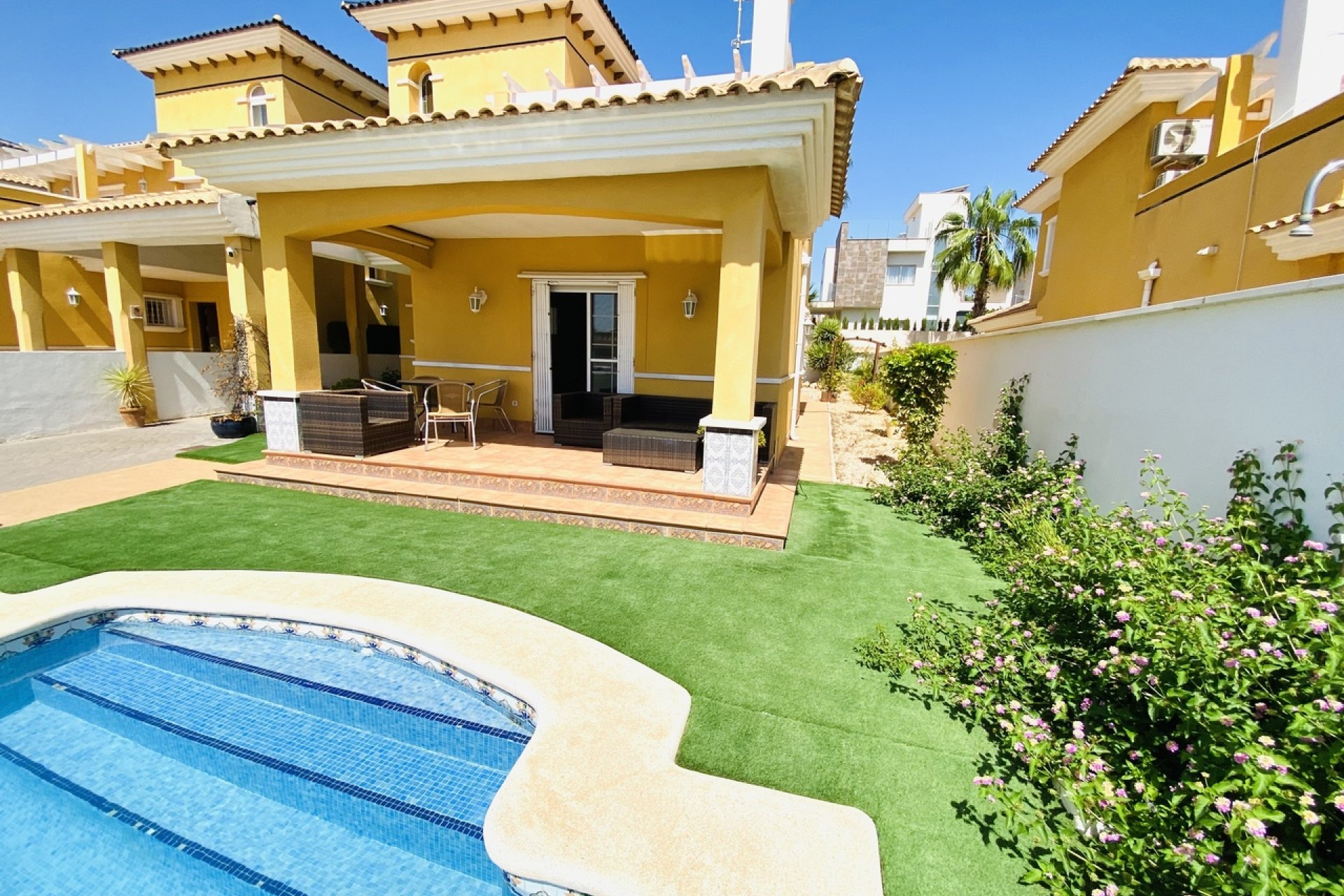 Resale - Villa - La Zenia