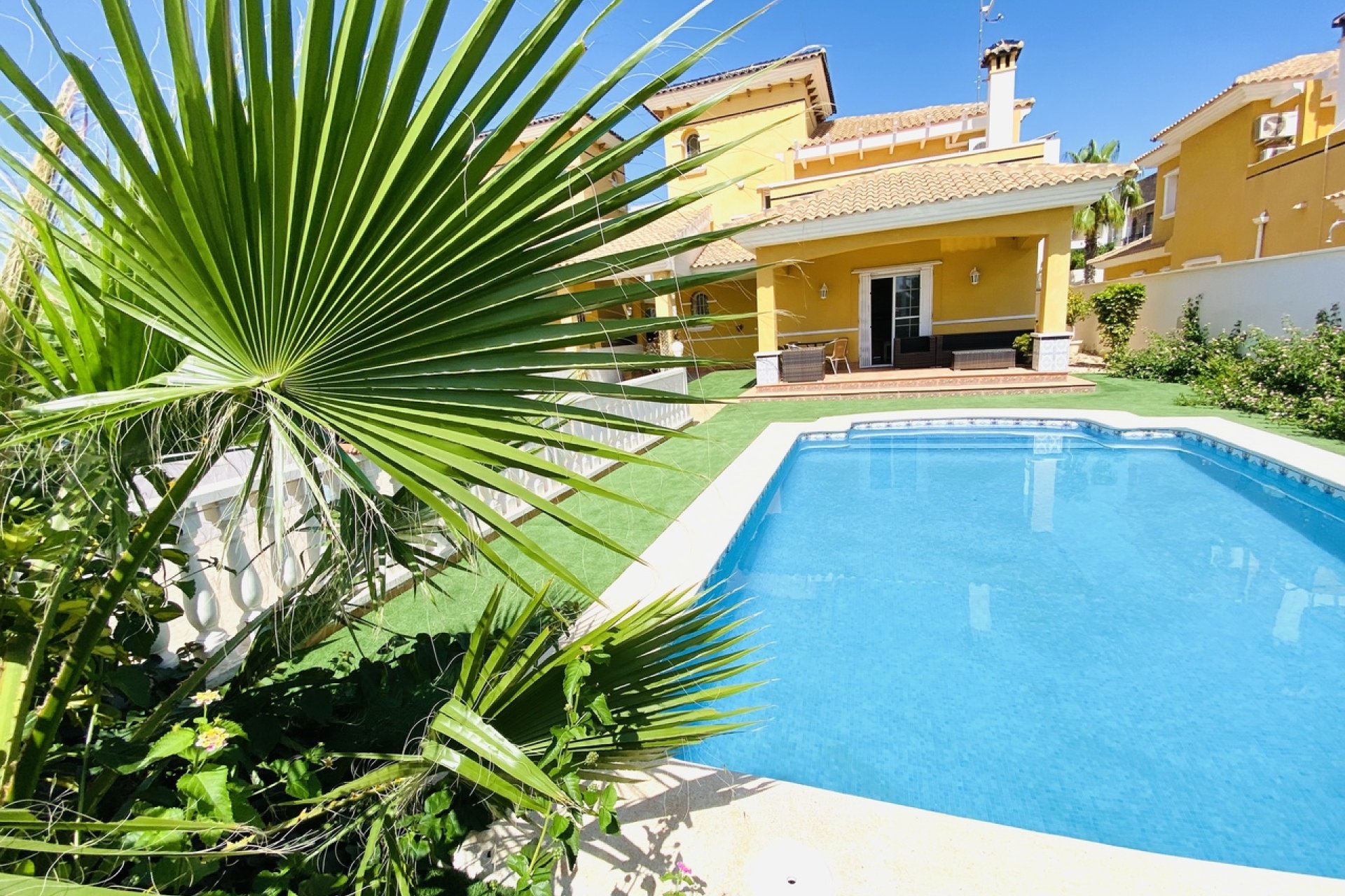 Resale - Villa - La Zenia