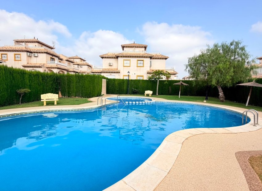 Resale - Villa * - Lomas de Cabo Roig * - Orihuela Costa