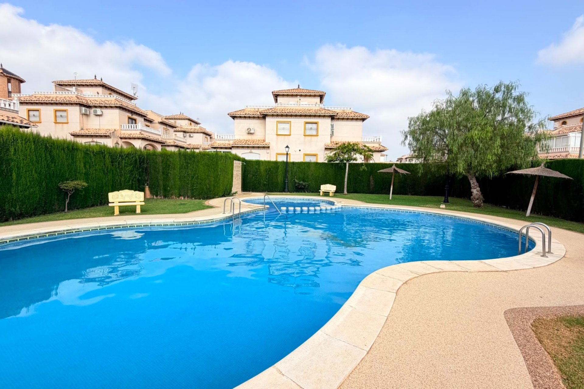 Resale - Villa * - Lomas de Cabo Roig * - Orihuela Costa