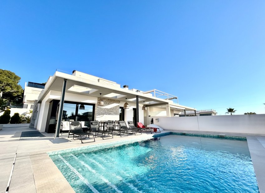 Resale - Villa * - Los Balcones *