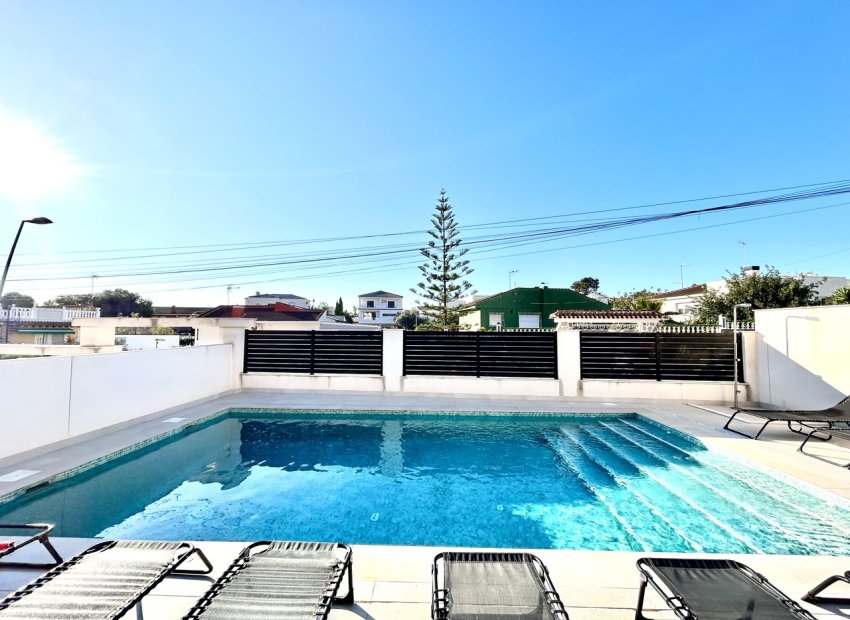 Resale - Villa * - Los Balcones *