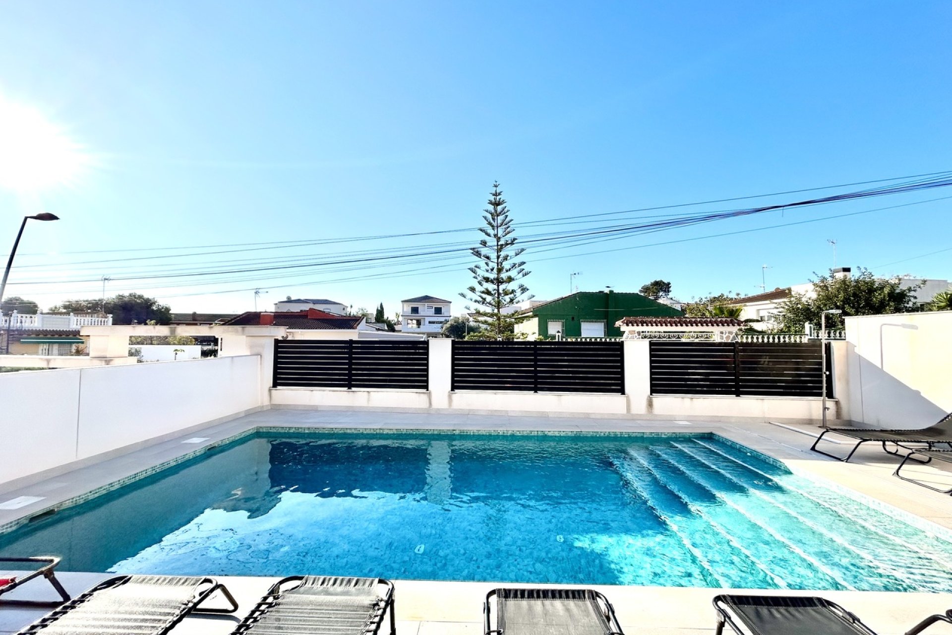 Resale - Villa * - Los Balcones *