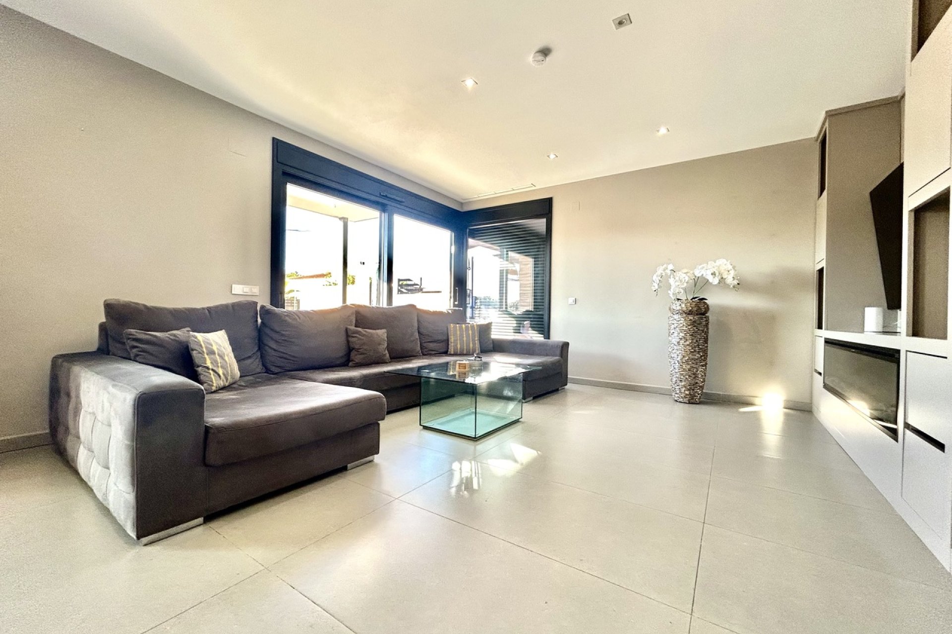 Resale - Villa * - Los Balcones *