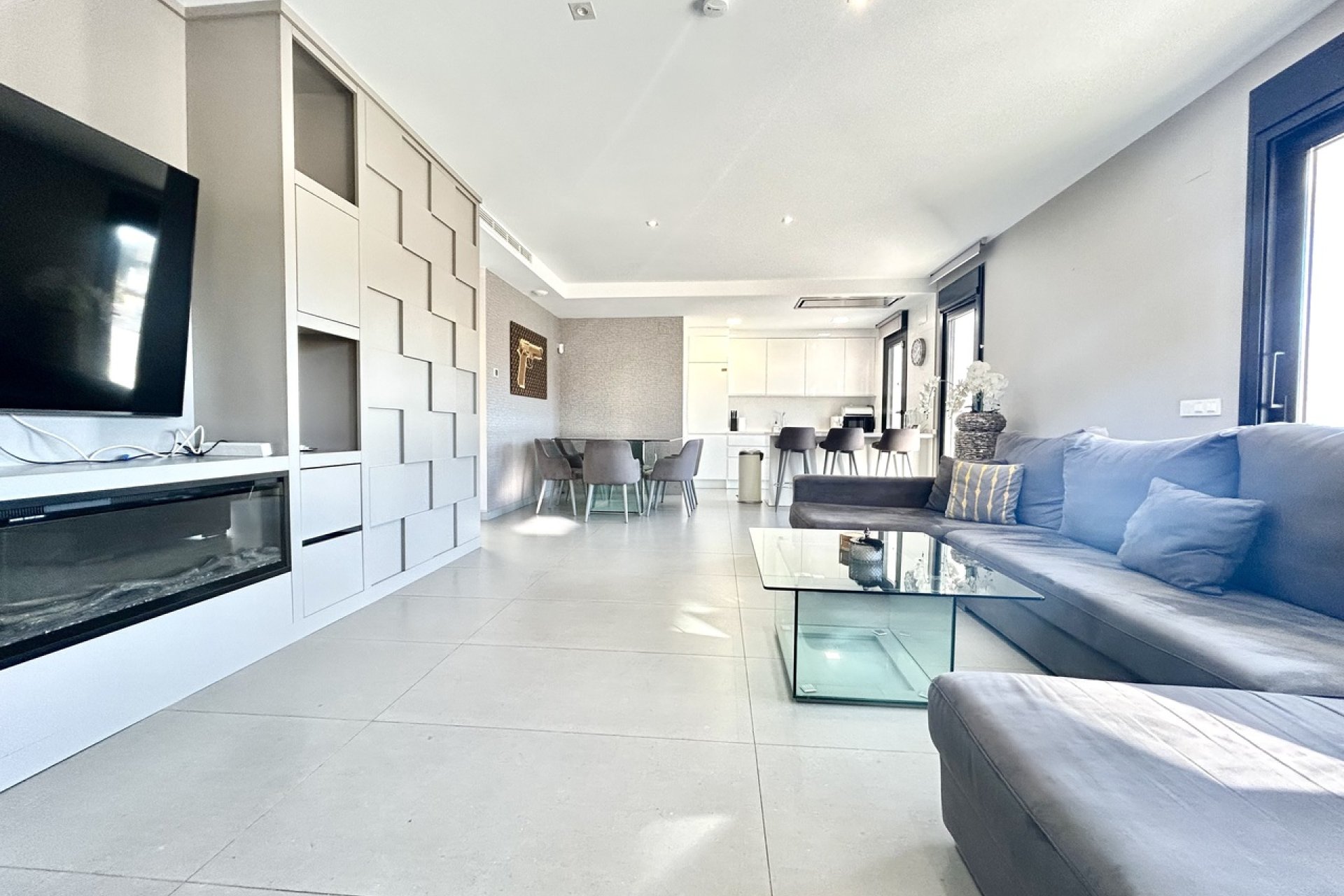 Resale - Villa * - Los Balcones *