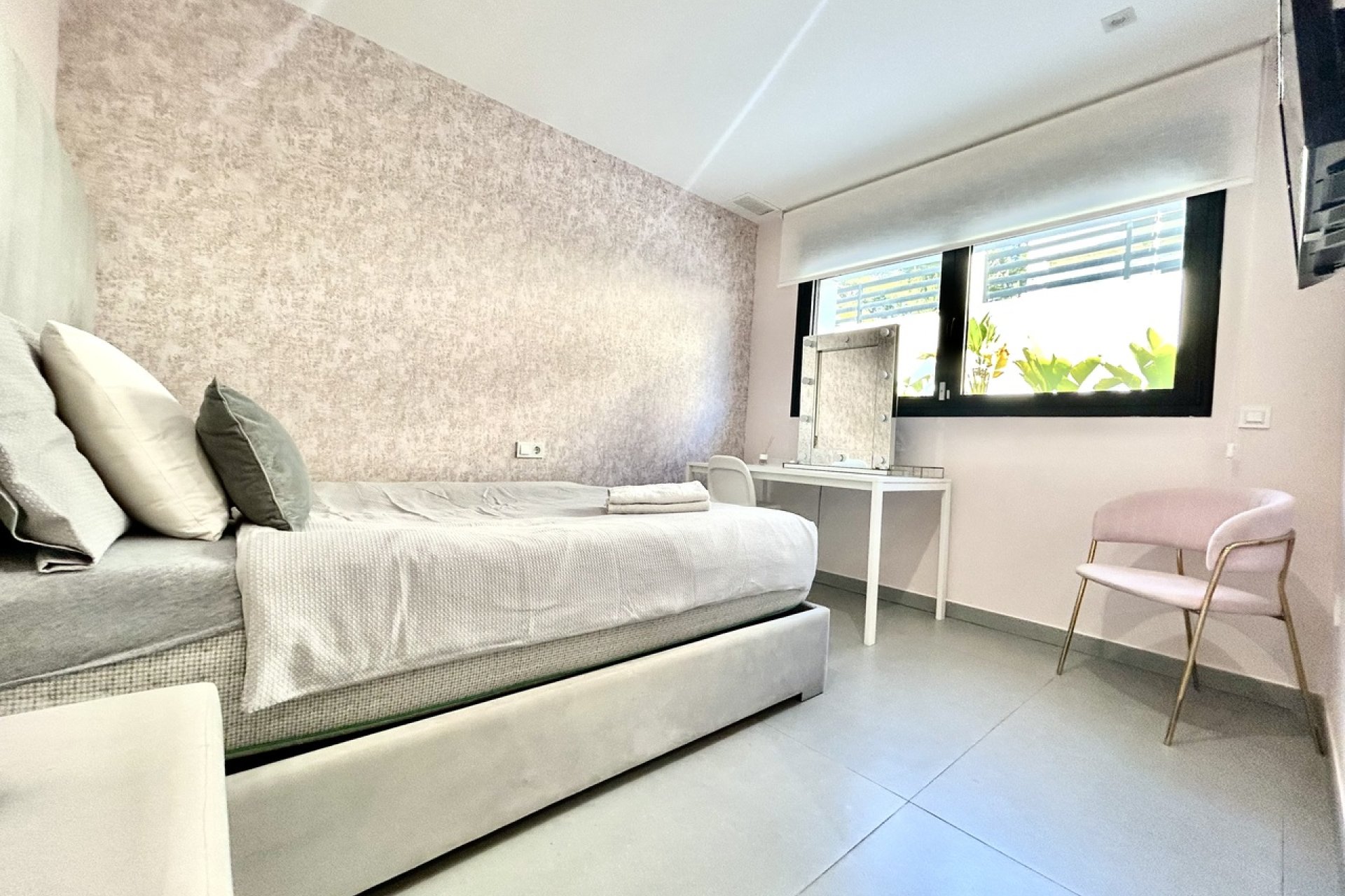 Resale - Villa * - Los Balcones *