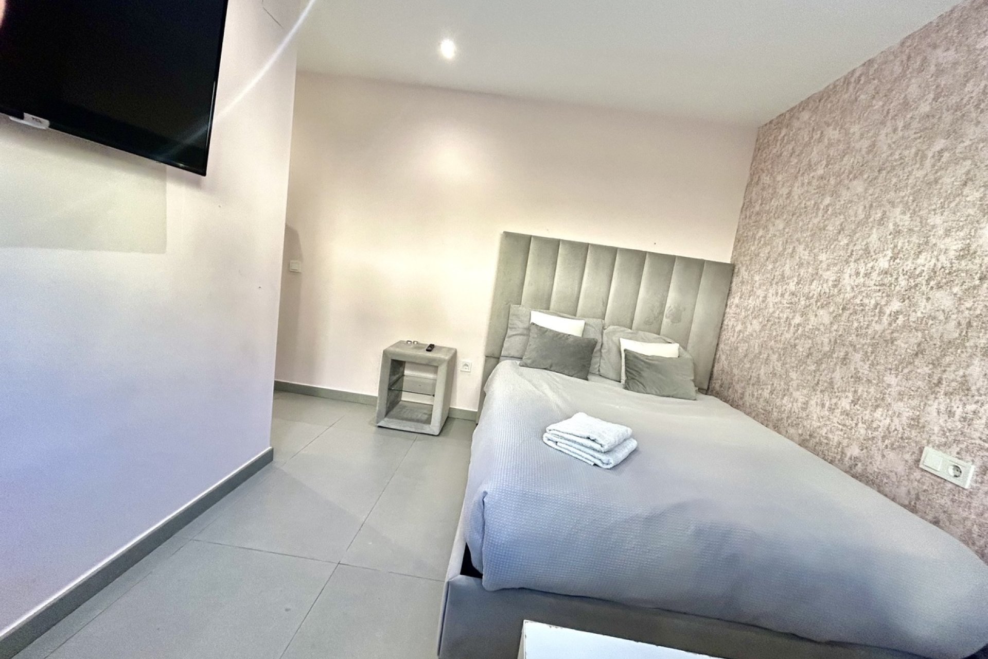 Resale - Villa * - Los Balcones *