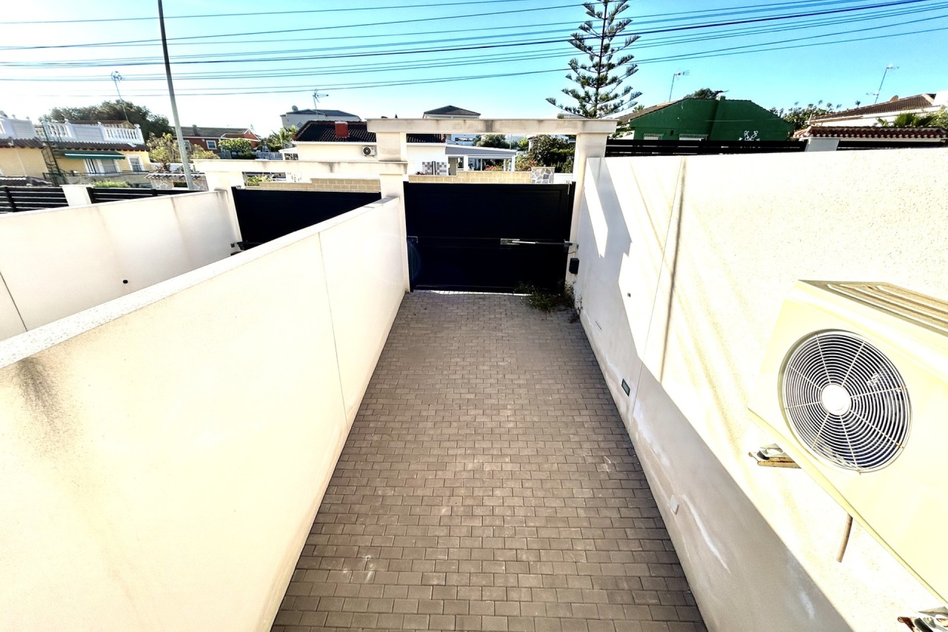 Resale - Villa * - Los Balcones *