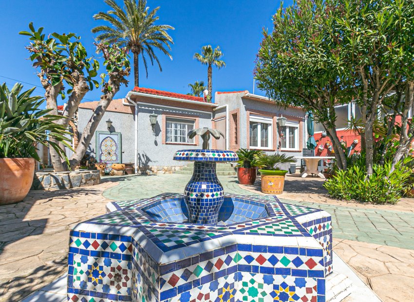 Resale - Villa * - Los Balcones *