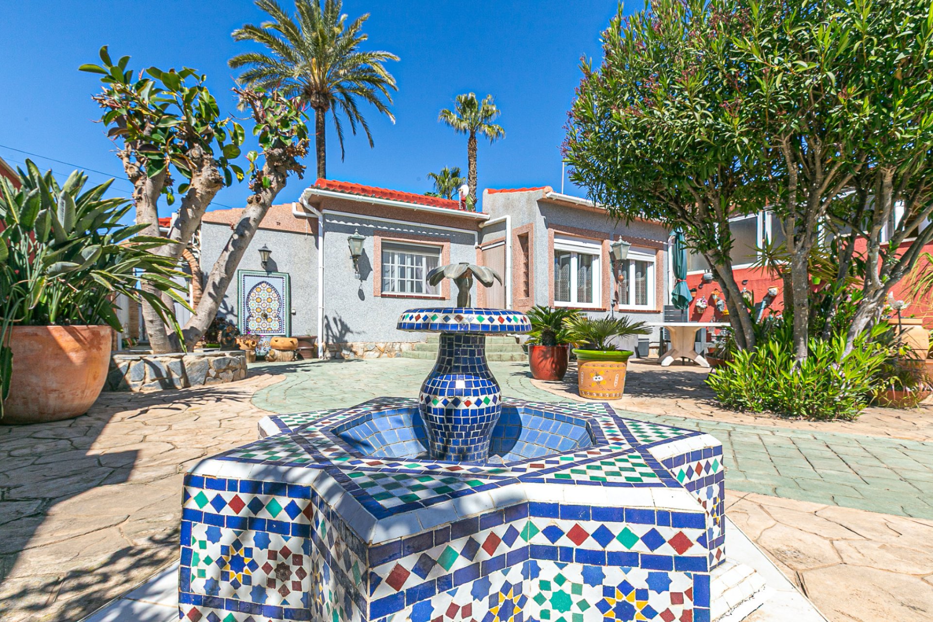 Resale - Villa * - Los Balcones *