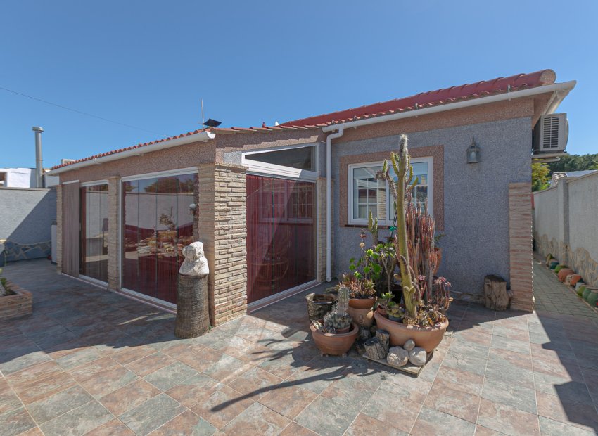 Resale - Villa * - Los Balcones *