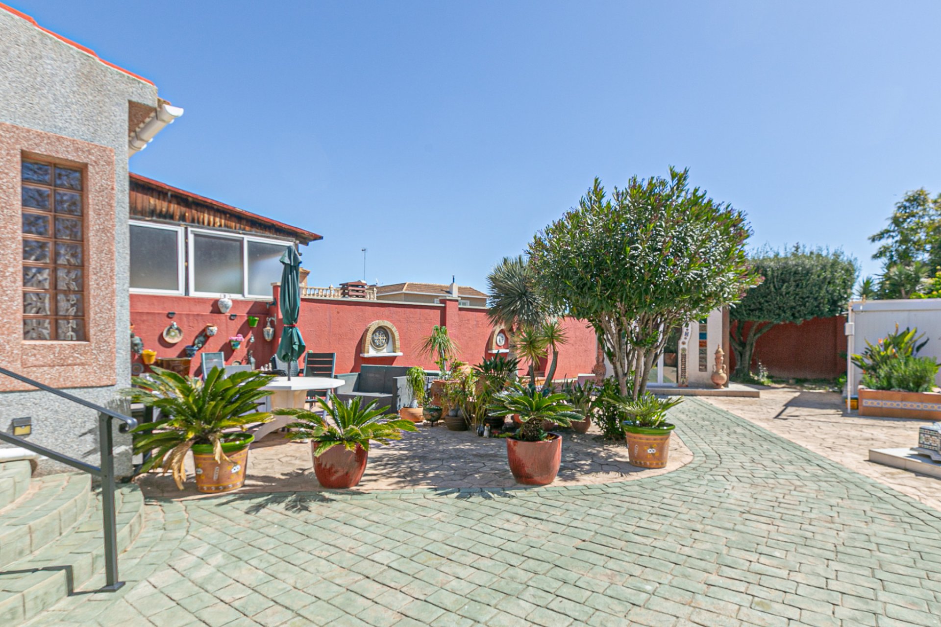 Resale - Villa * - Los Balcones *