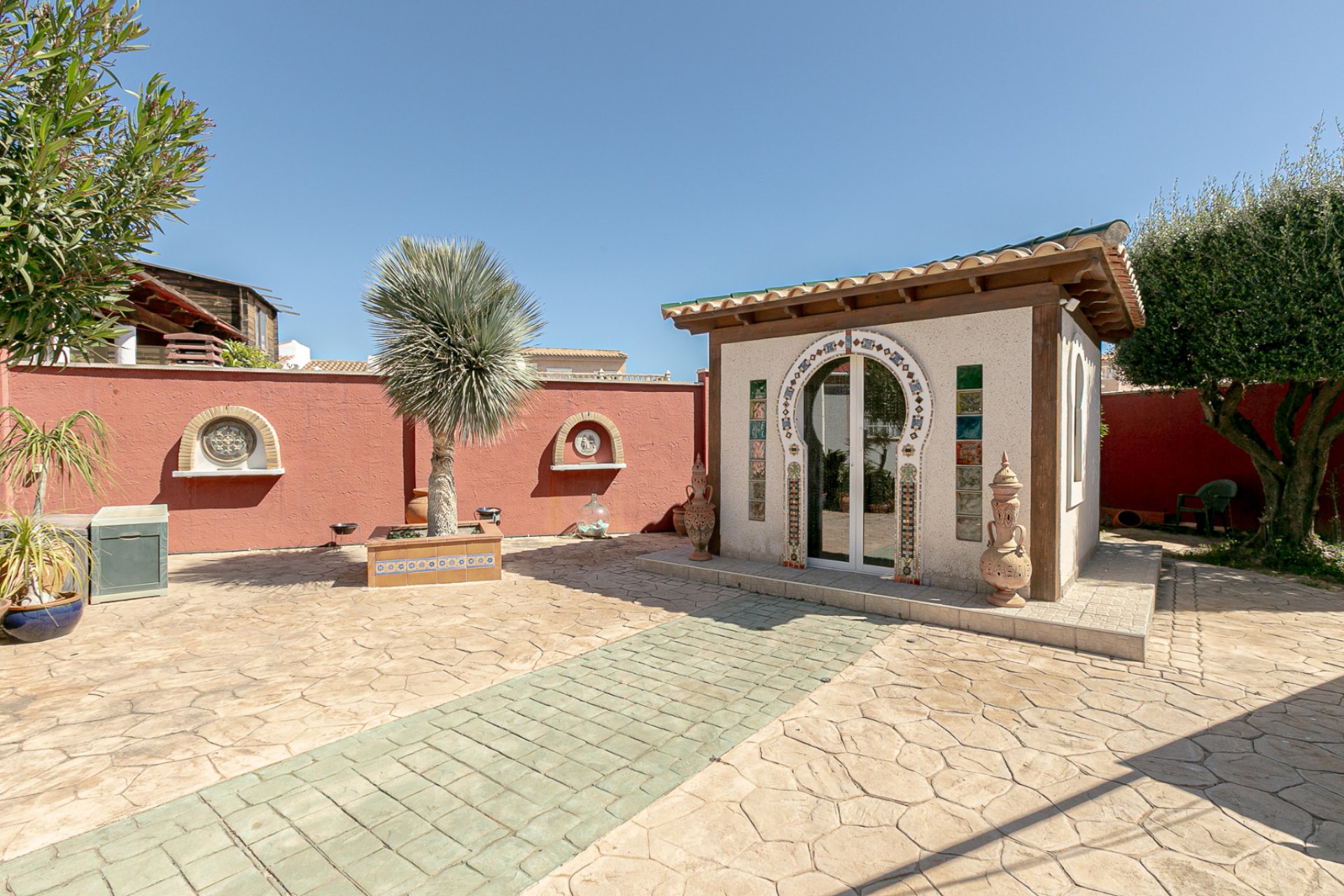 Resale - Villa * - Los Balcones *