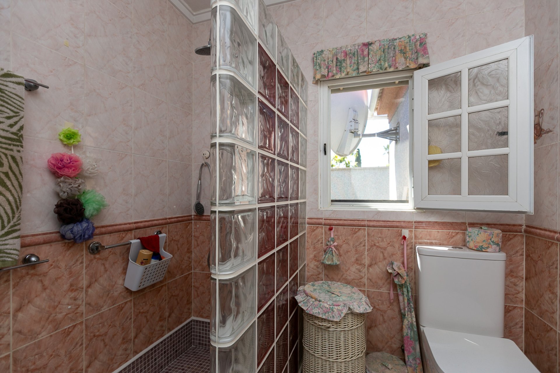 Resale - Villa * - Los Balcones *
