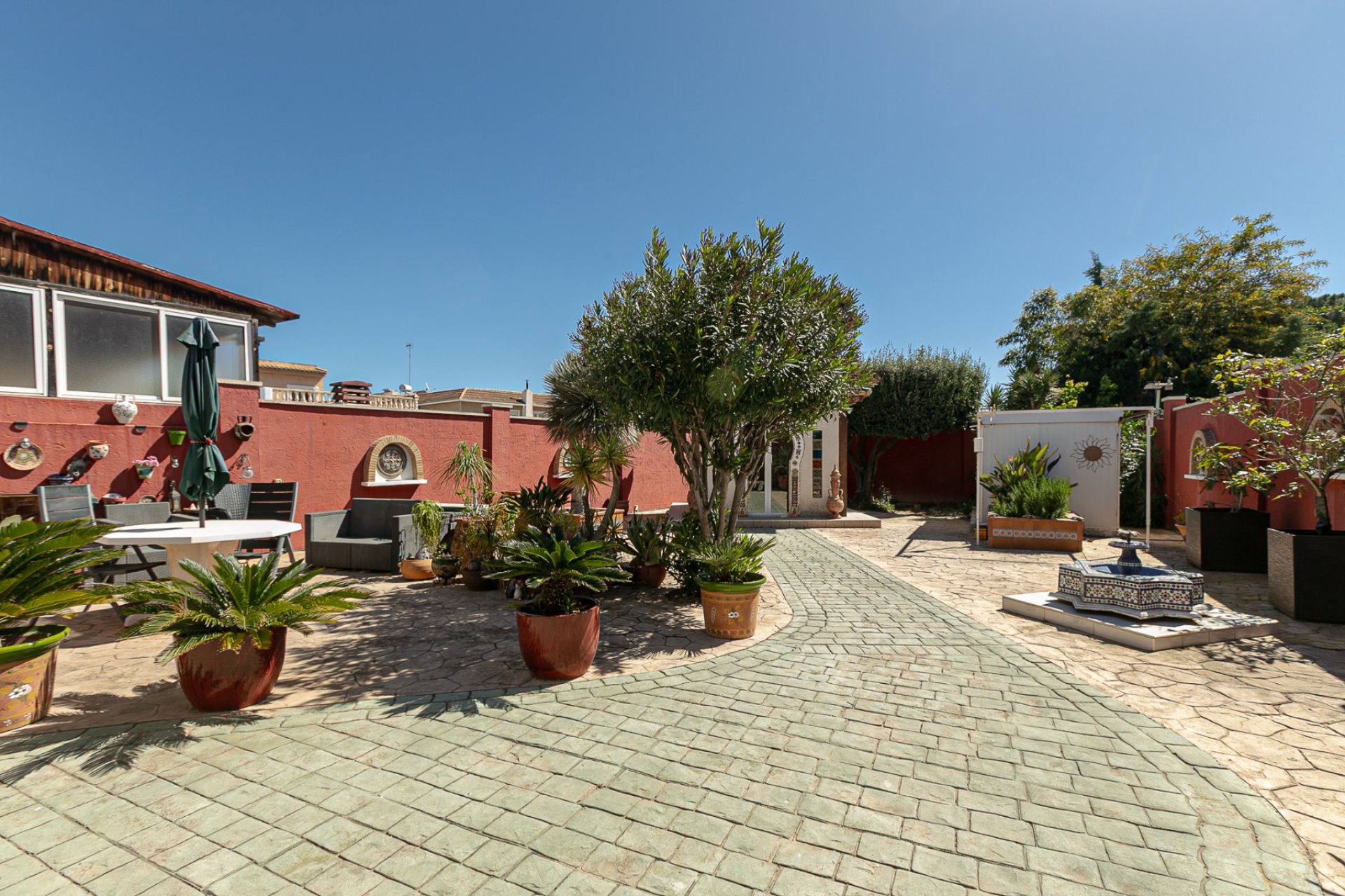 Resale - Villa * - Los Balcones *