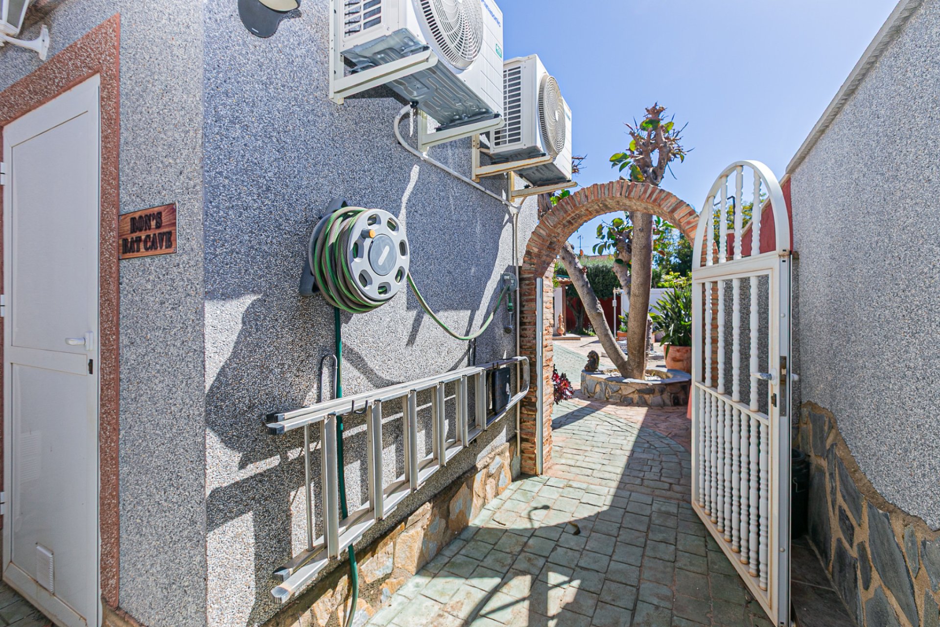 Resale - Villa * - Los Balcones *