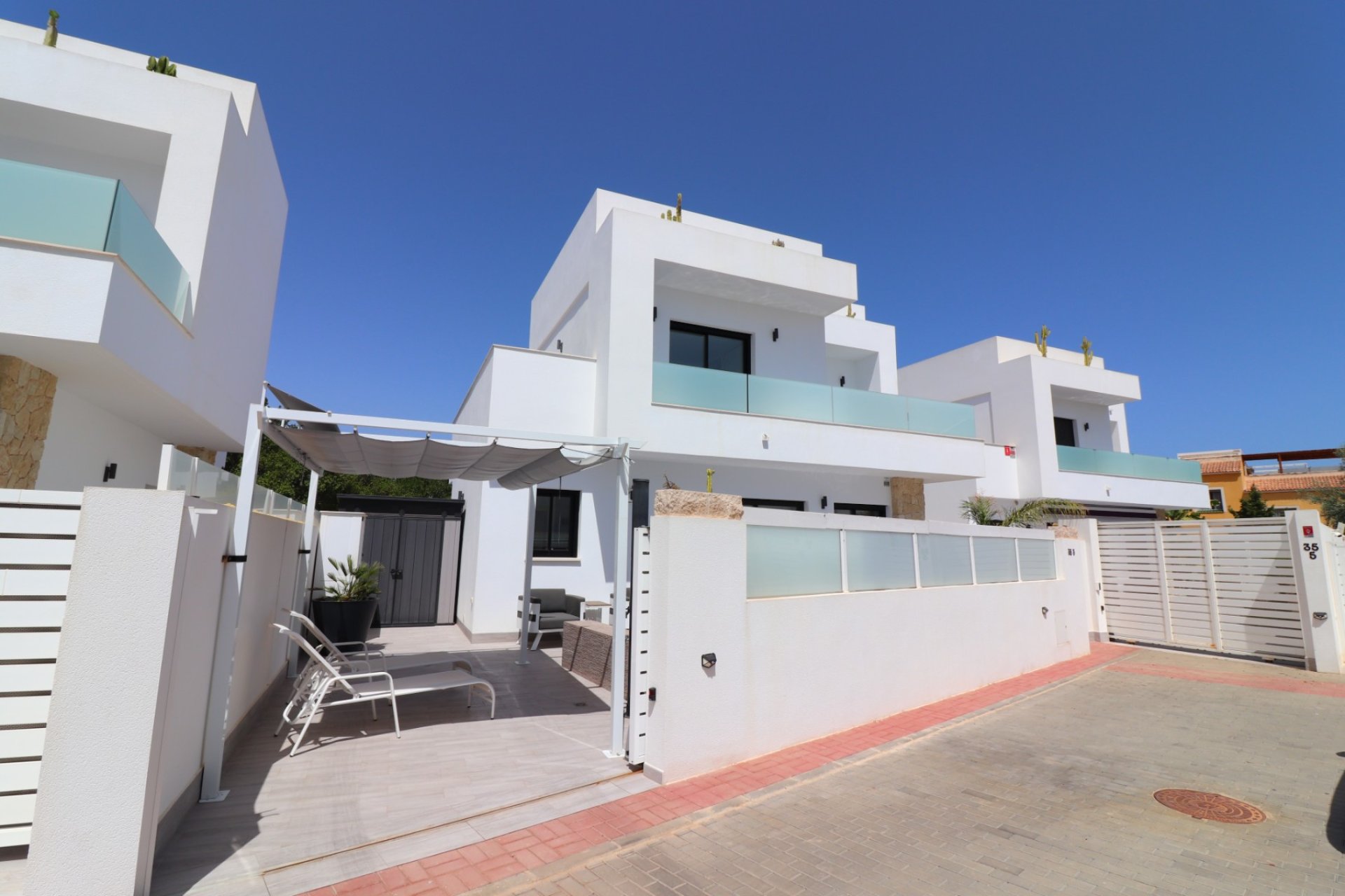 Resale - Villa - Los Montesinos - La Herada